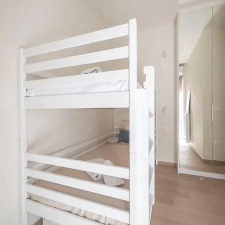 Theros, At Apartment Athens