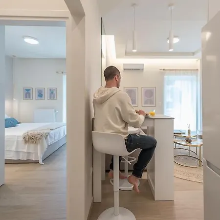 Theros, At Apartment Athens
